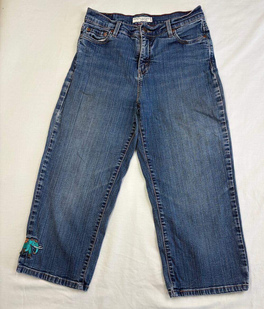 Levi's Perfectly Slimming Women's Capri Jeans Size 6 Embroidered Elephant